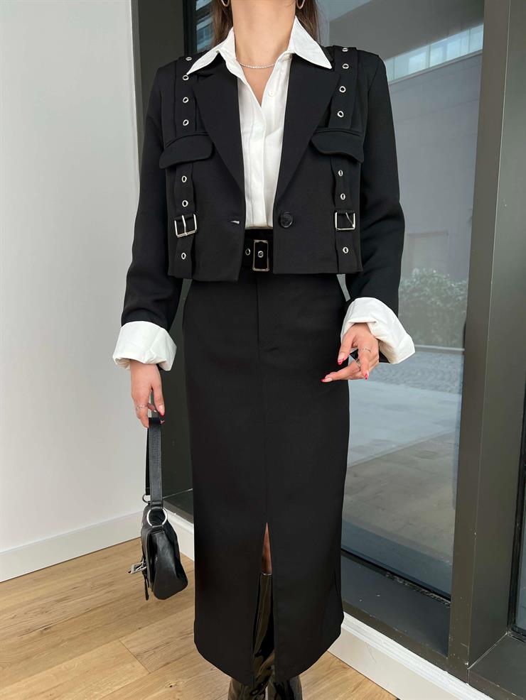 Kemer Aksesuarlı Önü Düğme Kapamalı Breden Kadın Siyah Crop Ceket 24Y091