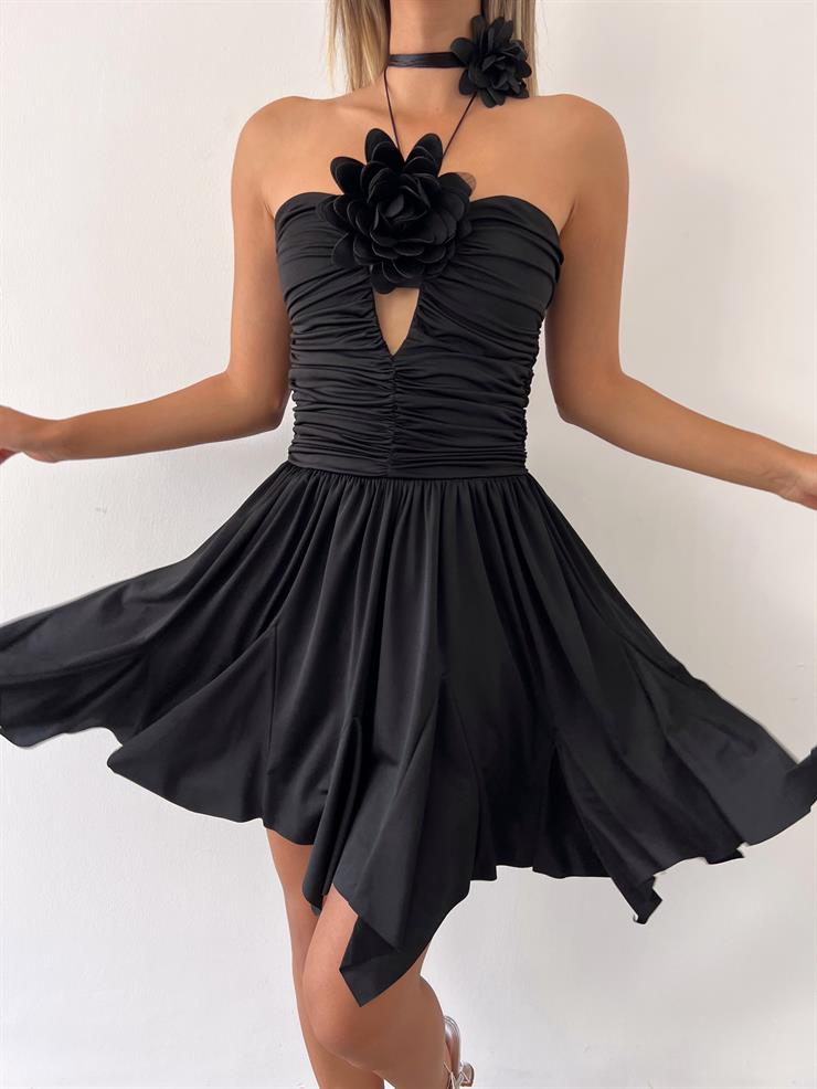 Drape Detaylı Boyundan Bağlamalı Etek Ucu Asimetrik Kesim Broker Kadın Siyah Gül Detaylı Mini Elbise 23Y000474