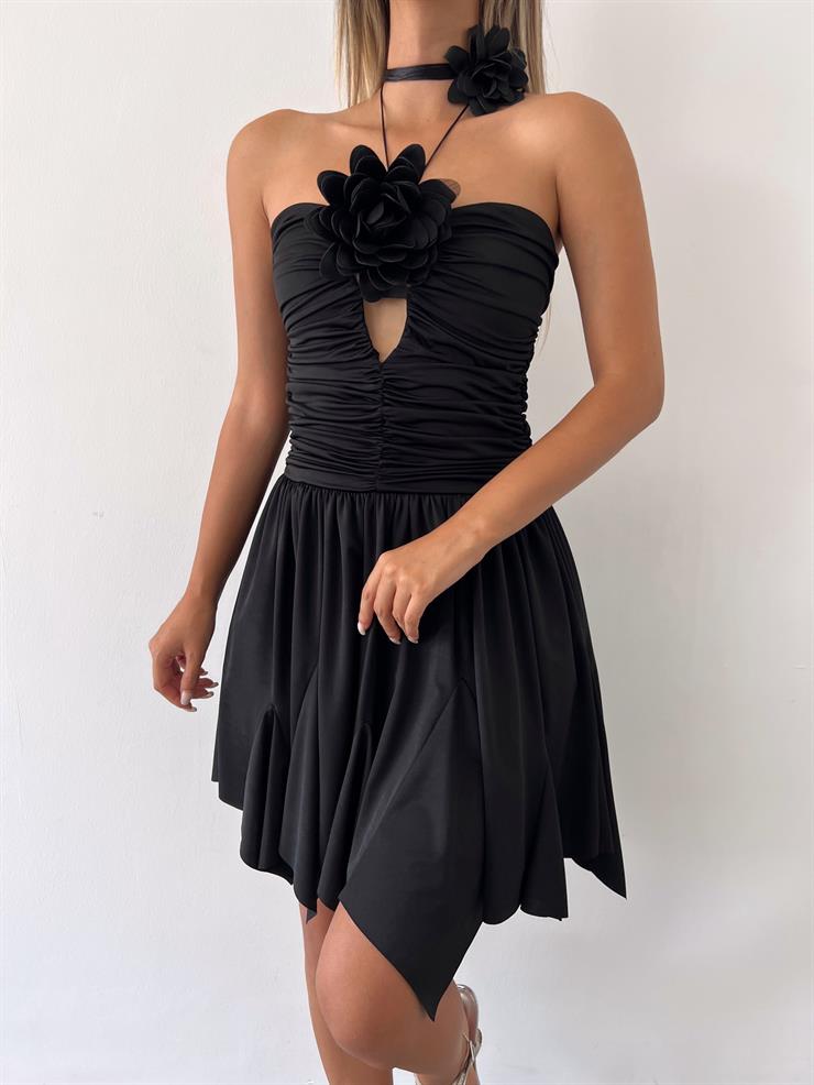 Drape Detaylı Boyundan Bağlamalı Etek Ucu Asimetrik Kesim Broker Kadın Siyah Gül Detaylı Mini Elbise 23Y000474
