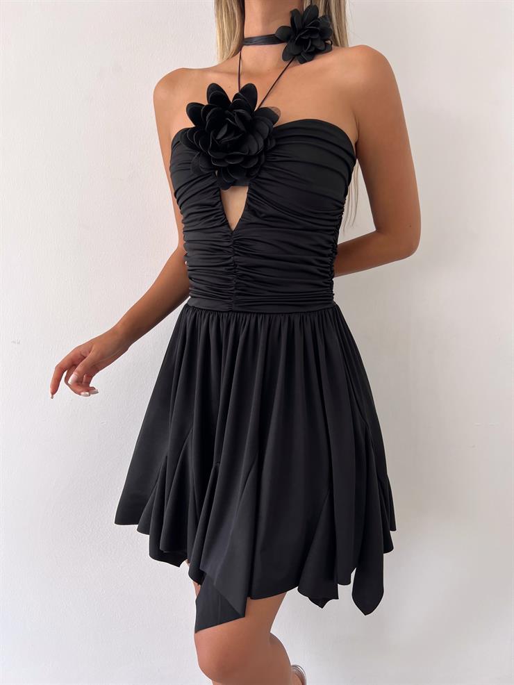 Drape Detaylı Boyundan Bağlamalı Etek Ucu Asimetrik Kesim Broker Kadın Siyah Gül Detaylı Mini Elbise 23Y000474