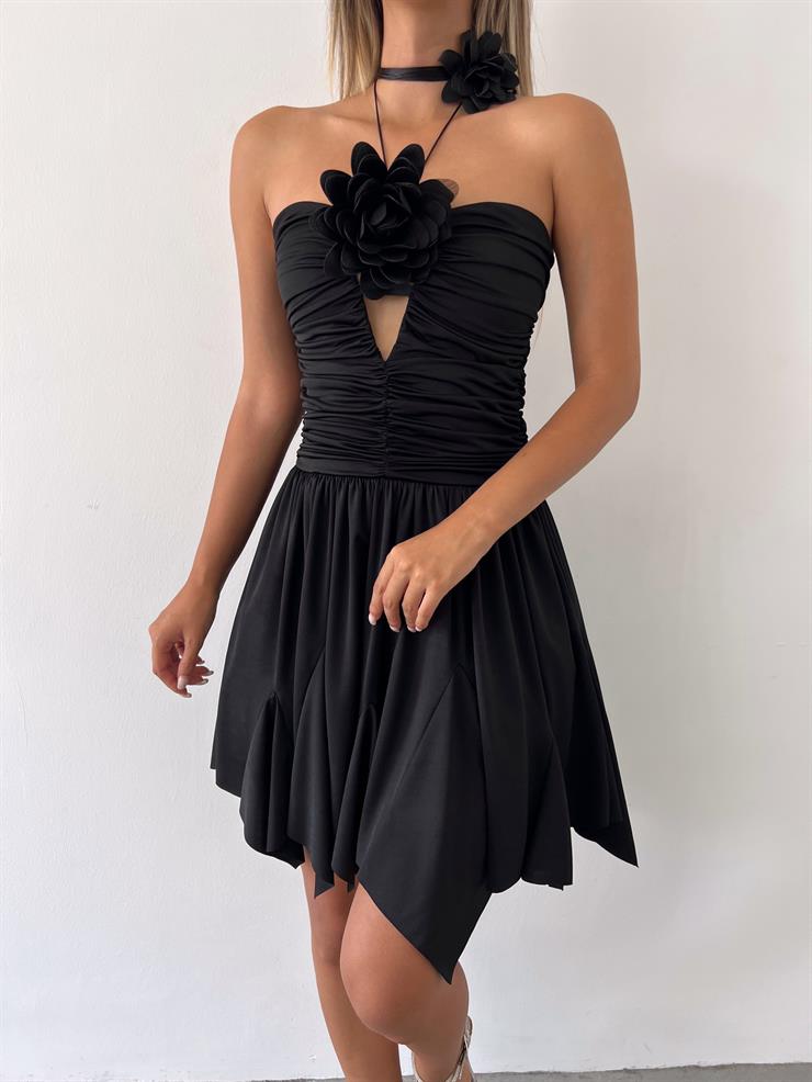 Drape Detaylı Boyundan Bağlamalı Etek Ucu Asimetrik Kesim Broker Kadın Siyah Gül Detaylı Mini Elbise 23Y000474