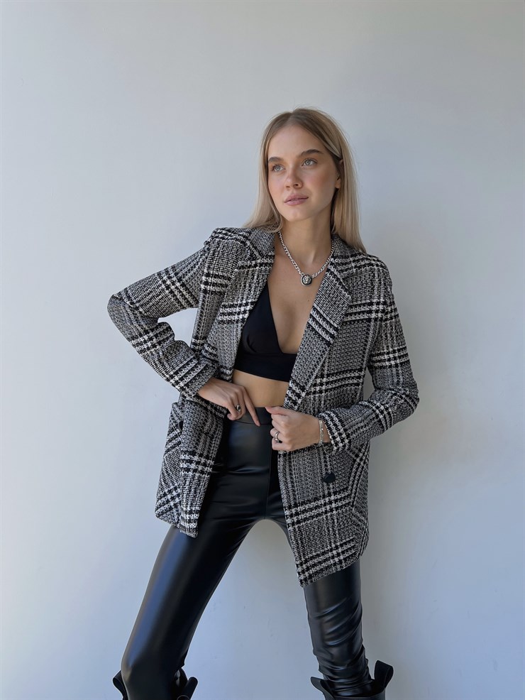 Büyük Cepli Önü Düğme Kapamalı Naptunus Kadın Siyah Kare Ekose Tüvit Ceket 23K000085
