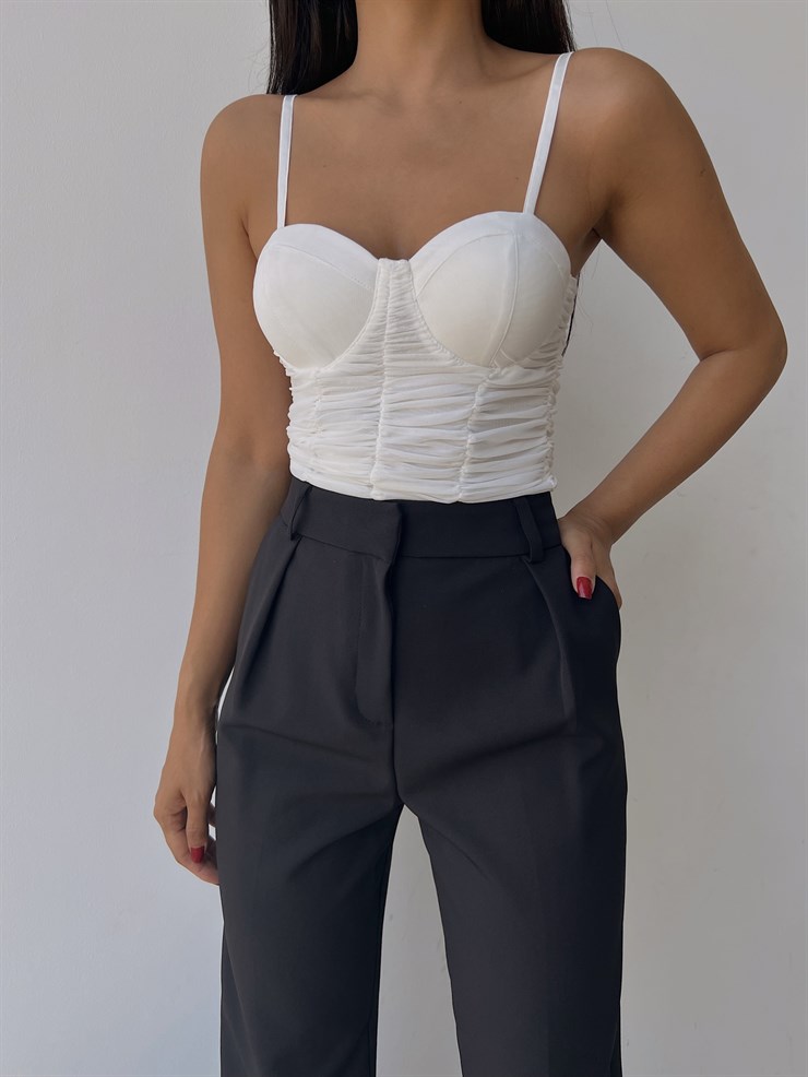 Büzgülü İnce Askı Göğüs Kuplu Orsa Kadın Beyaz Bluz 22Y000457