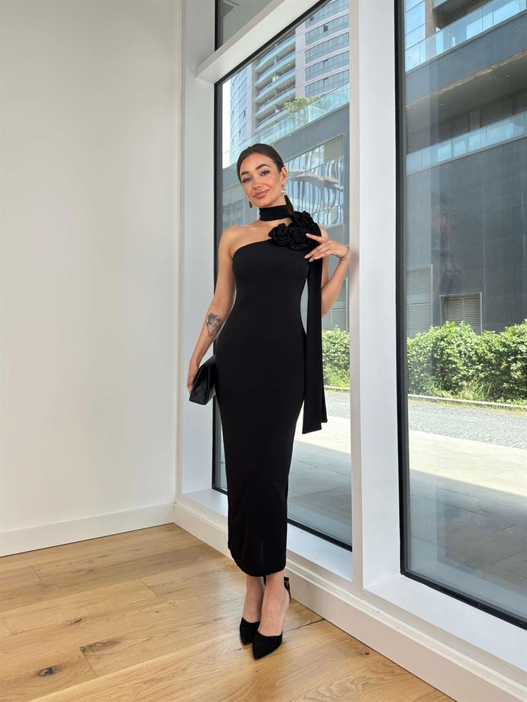 Tek Omuz Gül Detaylı Cajsa Kadın Siyah Elbise 24Y635