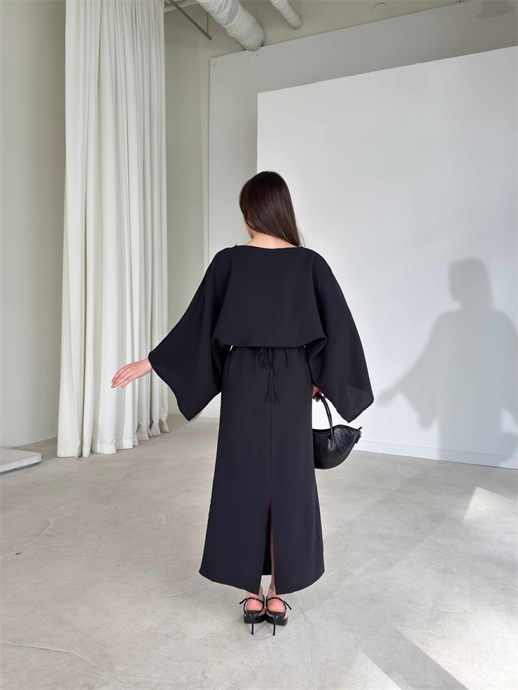 Geniş Kol Kendinden Kuşaklı Maxi Siyah Carolyn Kadın Elbise 26Y183