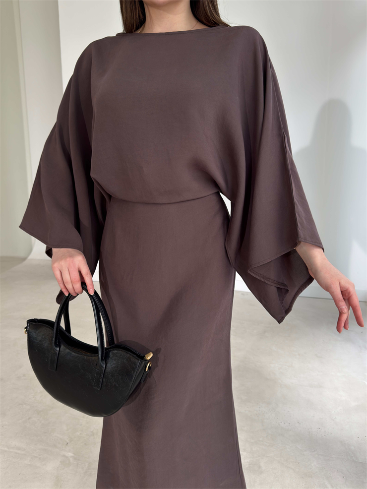 Geniş Kol Kendinden Kuşaklı Maxi Kahverengi Carolyn Kadın Elbise 26Y183