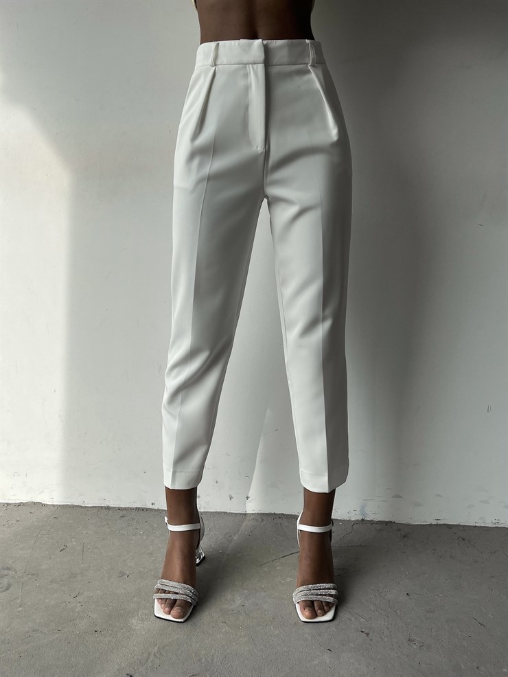 Yanları Cepli Carolyn Kadın Beyaz Pantolon 22Y000069