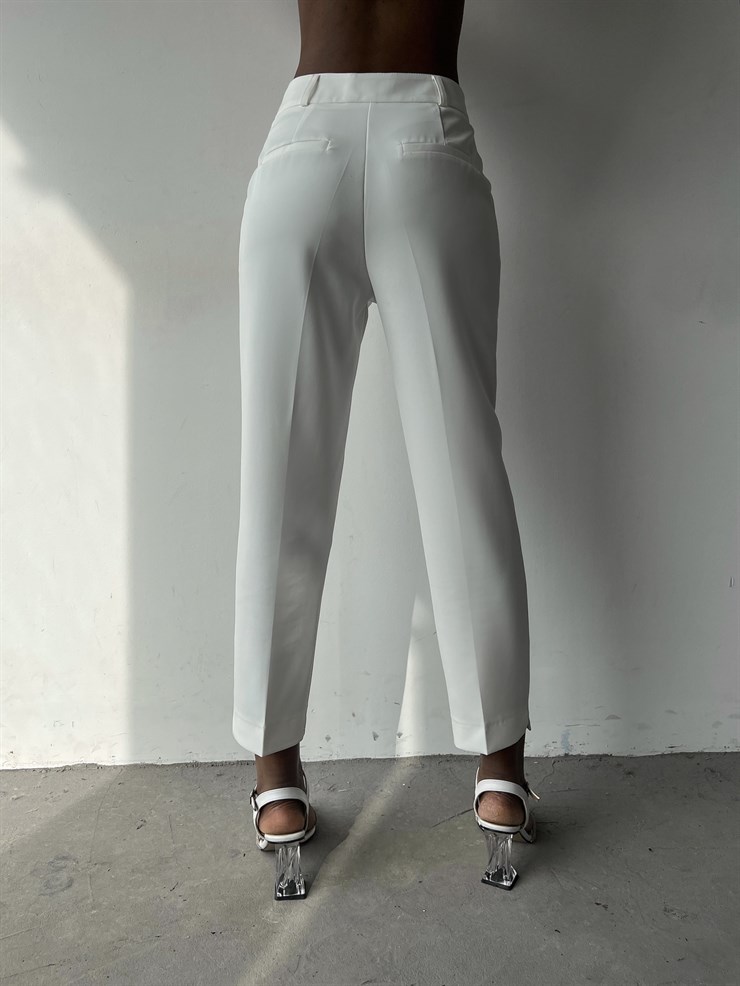 Yanları Cepli Carolyn Kadın Beyaz Pantolon 22Y000069