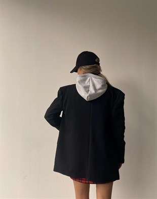 Vatkalı Cep Detaylı Kadın Siyah Blazer Ceket 22K000033