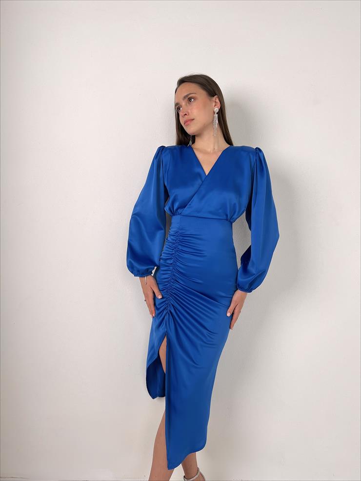 	Saten Midi Önden Büzgülü Ve Yırtmaçlı Christina Kadın Saks Elbise 22K000547