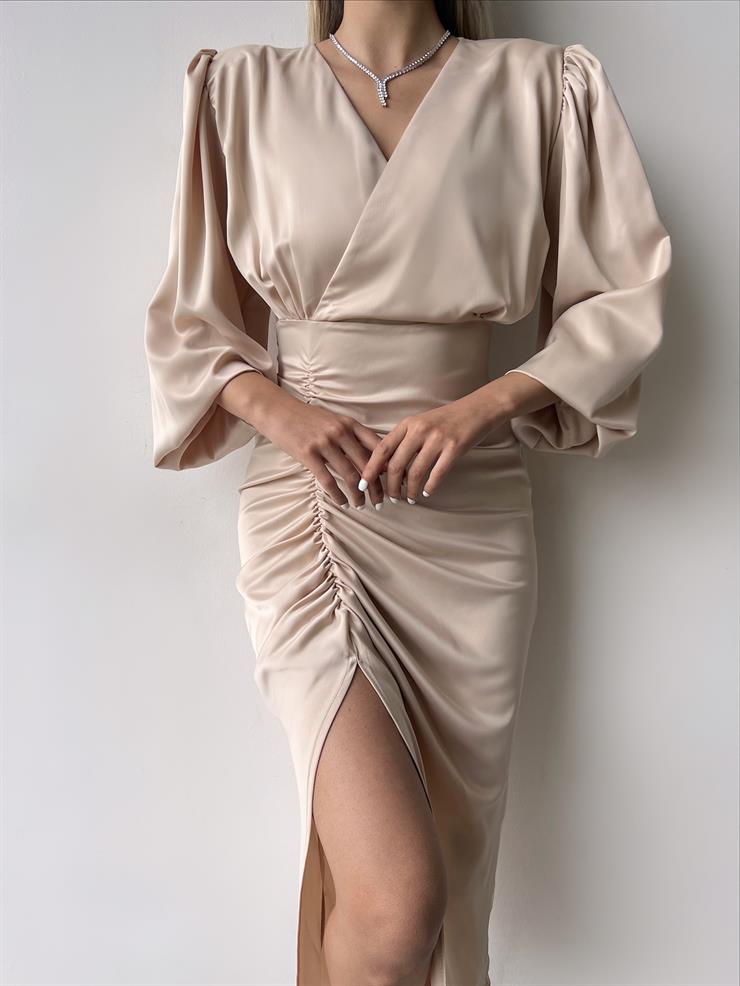 Saten Midi Önden Büzgülü Ve Yırtmaçlı Christina Kadın Bej  Elbise 22K000547