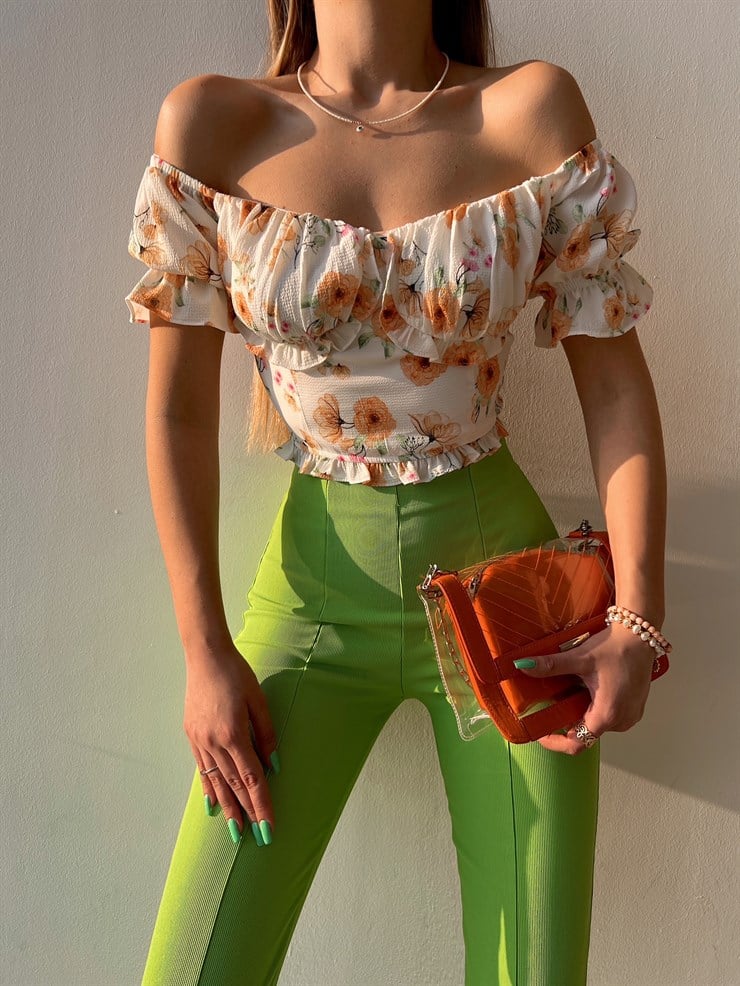 Çiçekli Açık Omuz Volanlı Avery Kadın Turuncu Crop Bluz 22Y000020