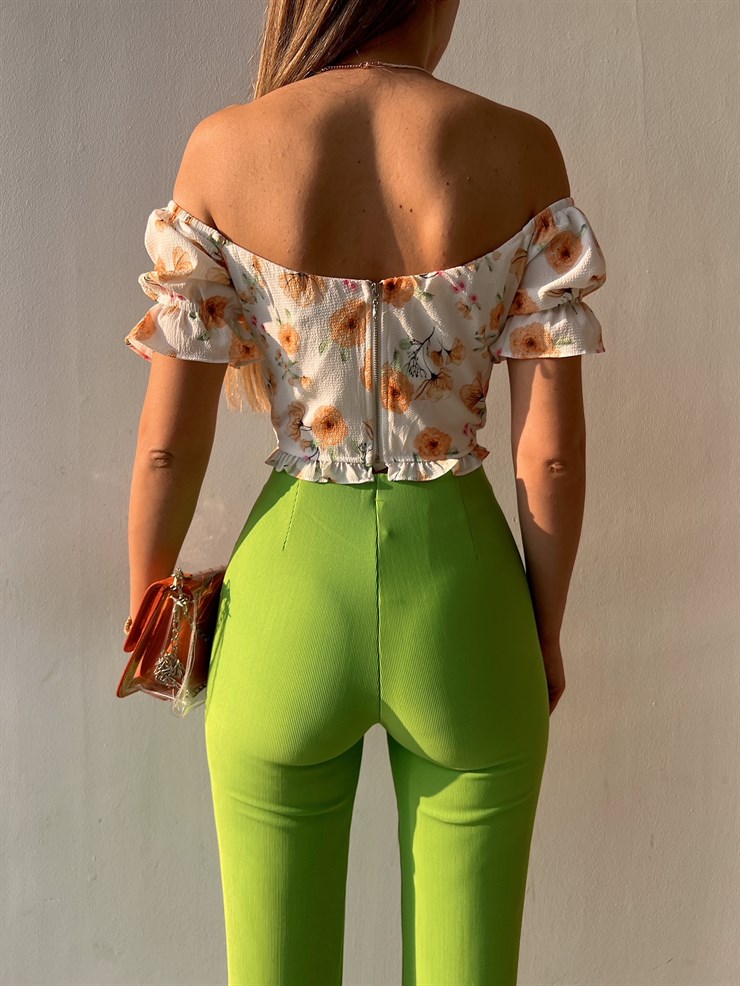 Çiçekli Açık Omuz Volanlı Avery Kadın Turuncu Crop Bluz 22Y000020
