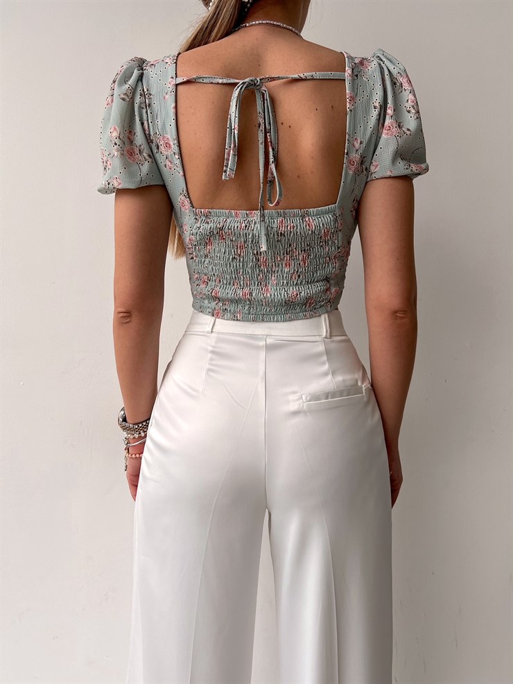 Çiçekli Agraf Kapamalı Göğüs Drapeli Helena Kadın Yeşil Crop Bluz 22Y000034