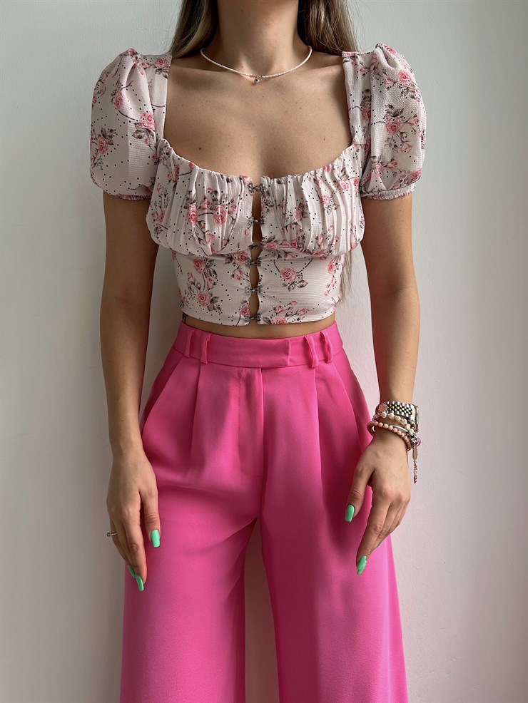 Çiçekli Agraf Kapamalı Göğüs Drapeli Helena Kadın Pudra Crop Bluz 22Y000034