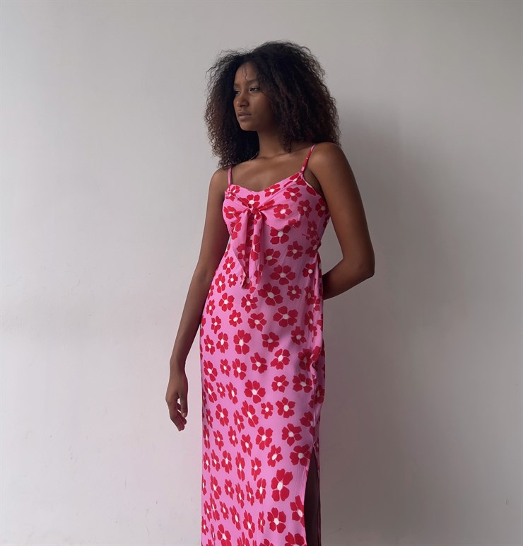 Çiçekli Göğüsü Düğüm Detay Yırtmaçlı Matteo Kadın Pembe Uzun Elbise 22Y000460