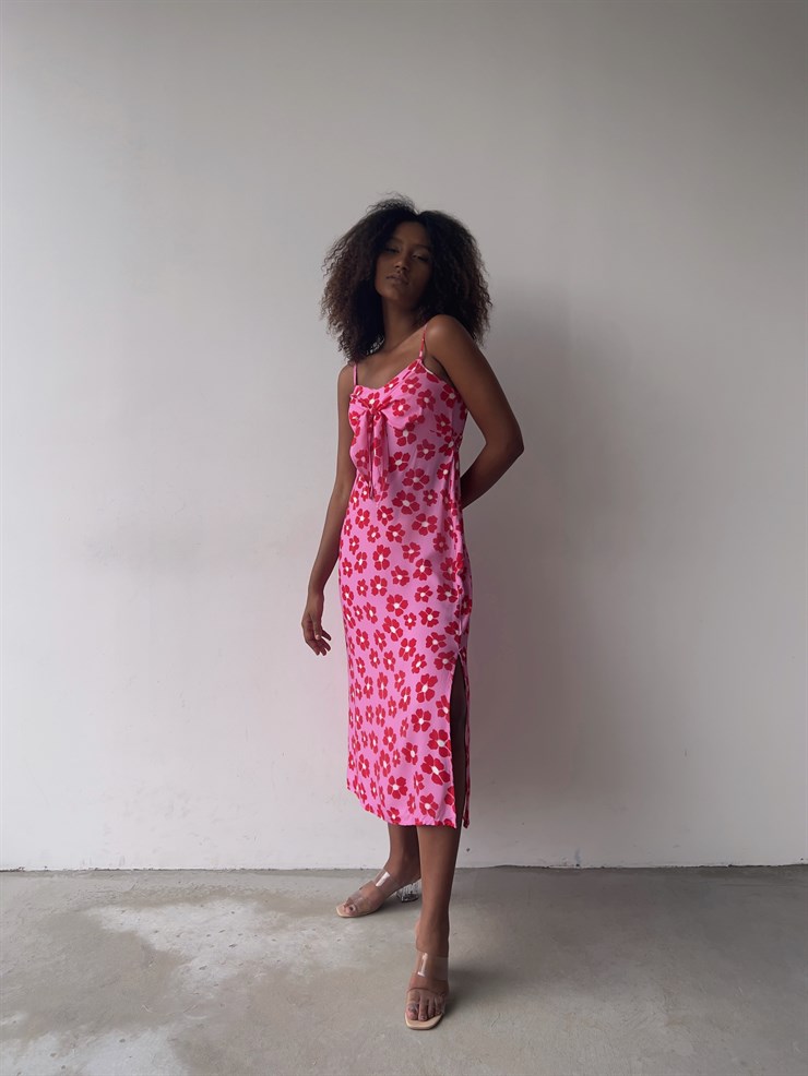 Çiçekli Göğüsü Düğüm Detay Yırtmaçlı Matteo Kadın Pembe Uzun Elbise 22Y000460