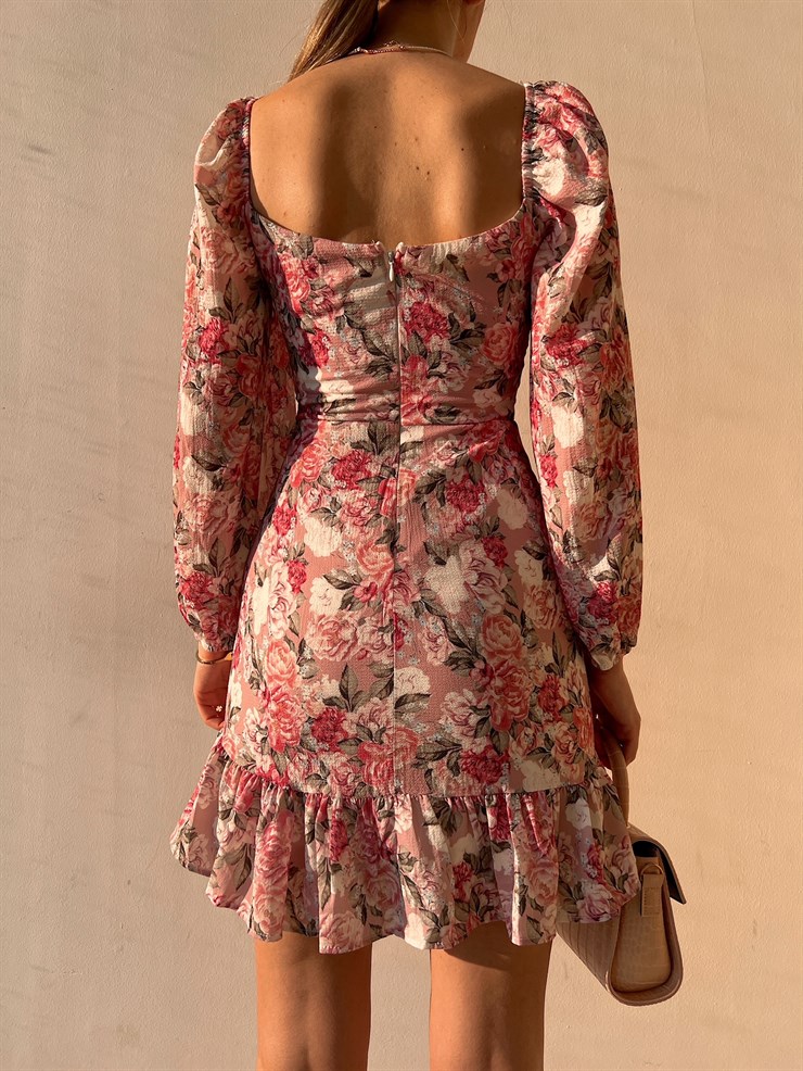 Çiçekli Göğüsü Pencere Detay Eteği Volanlı Reyna Kadın Pembe Elbise 22K000534