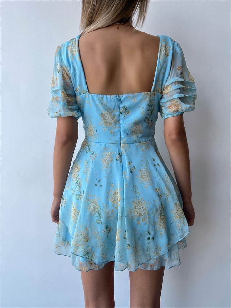 Çiçekli Sırtı Pencere Detay Volanlı Vernon Kadın Mavi Şort Elbise 22Y000279
