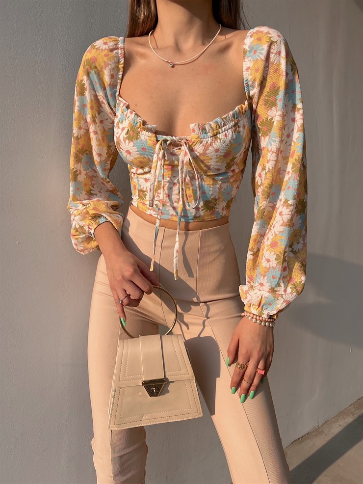Çiçekli Yakası Bağcıklı Ve Volanlı Dulce Kadın Sarı Crop Bluz 22K000532