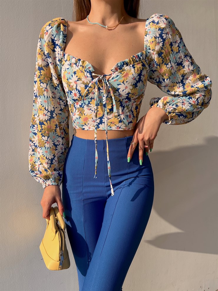 Çiçekli Yakası Bağcıklı Ve Volanlı Dulce Kadın Mavi Crop Bluz 22K000532
