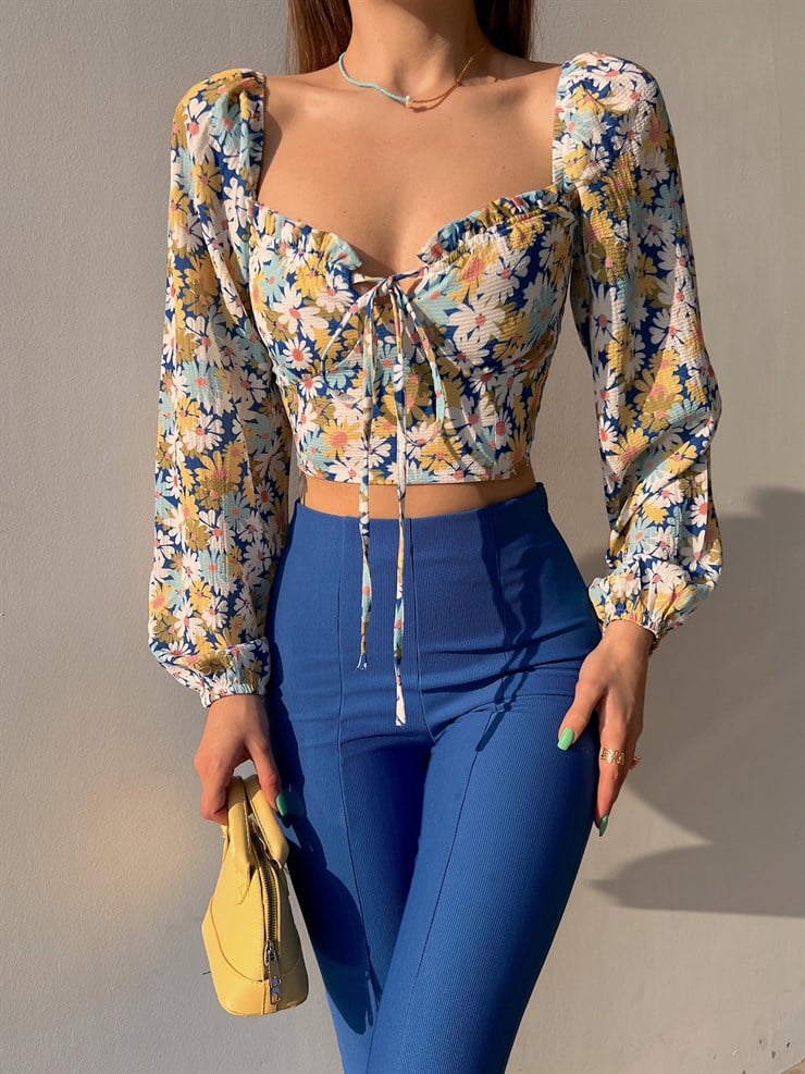 Çiçekli Yakası Bağcıklı Ve Volanlı Dulce Kadın Mavi Crop Bluz 22K000532