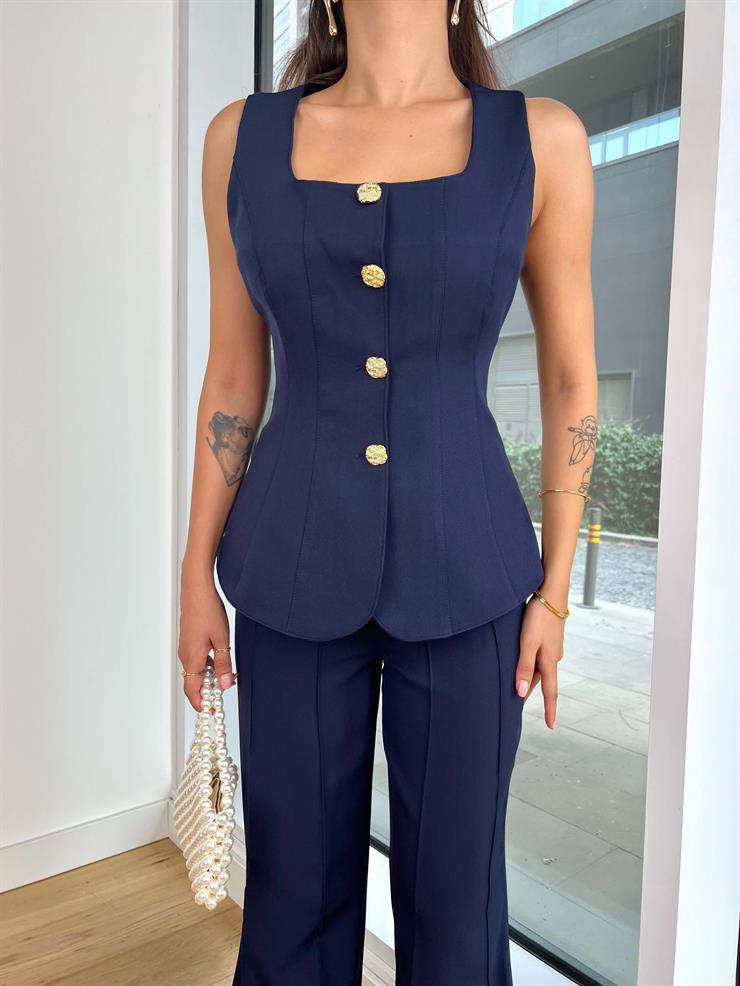 Kare Yaka Kalın Askı Görünümlü Düğmeli Yelek Yüksek Bel Ters Dikiş Detaylı İspanyol Paça Pantolon Cielo Kadın Lacivert Takım 25K069