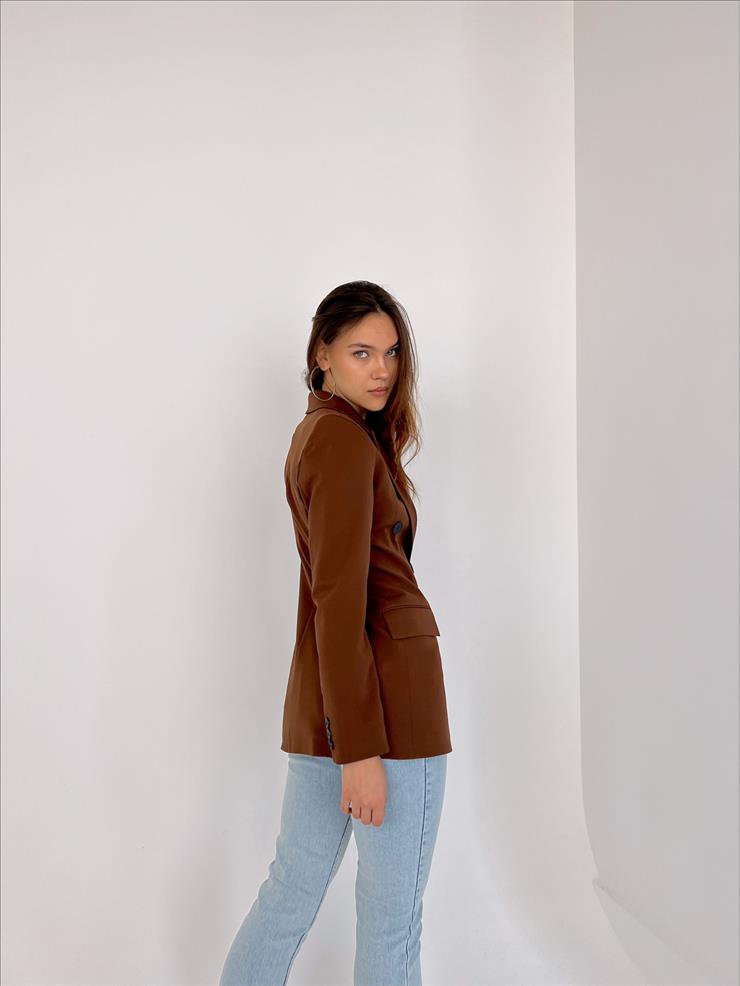 Çift Düğme Kapamalı Kruvaze Yaka Callie Kadın Kahve Blazer Ceket 23Y000019