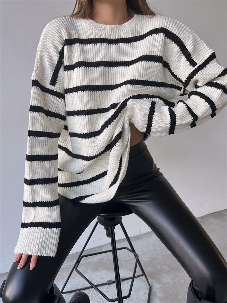 Çizgili Bisiklet Yaka Geniş Uzun Kol Kadın Ekru Kazak 23K000194