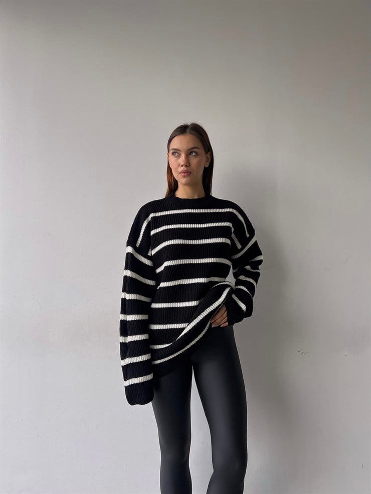 Çizgili Bisiklet Yaka Geniş Uzun Kol Kadın Siyah Kazak 23K000194