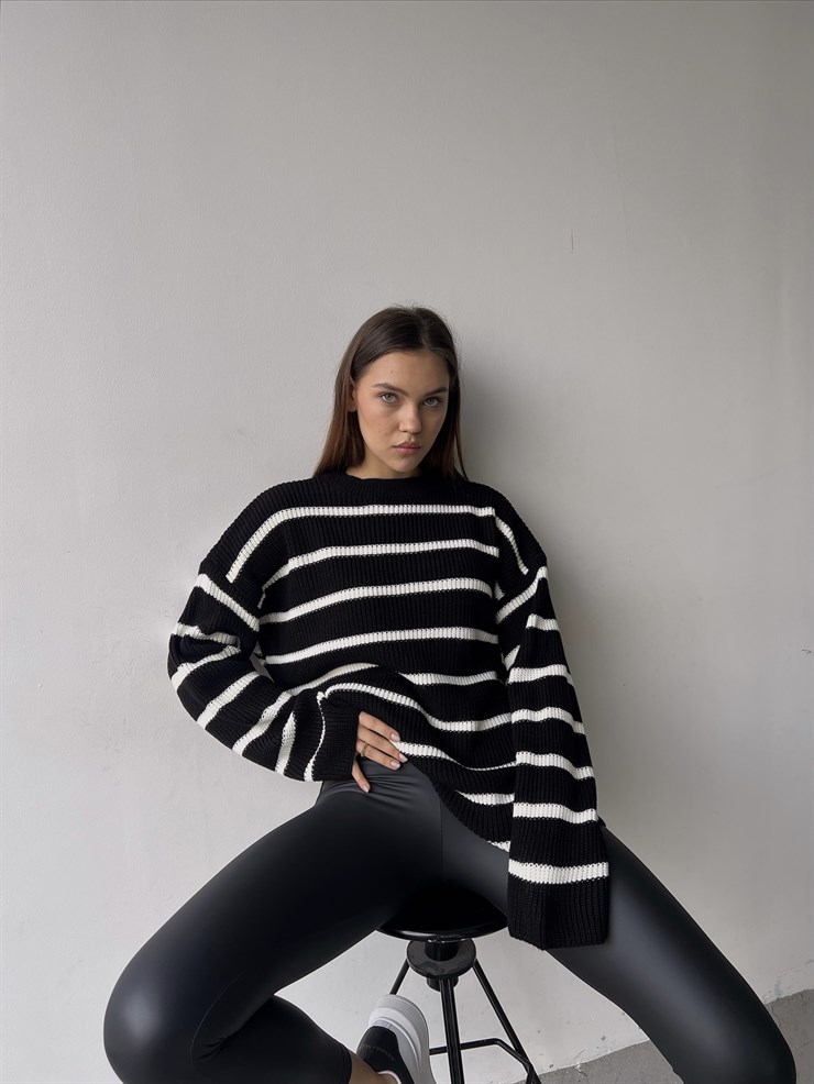 Çizgili Bisiklet Yaka Geniş Uzun Kol Kadın Siyah Kazak 23K000194