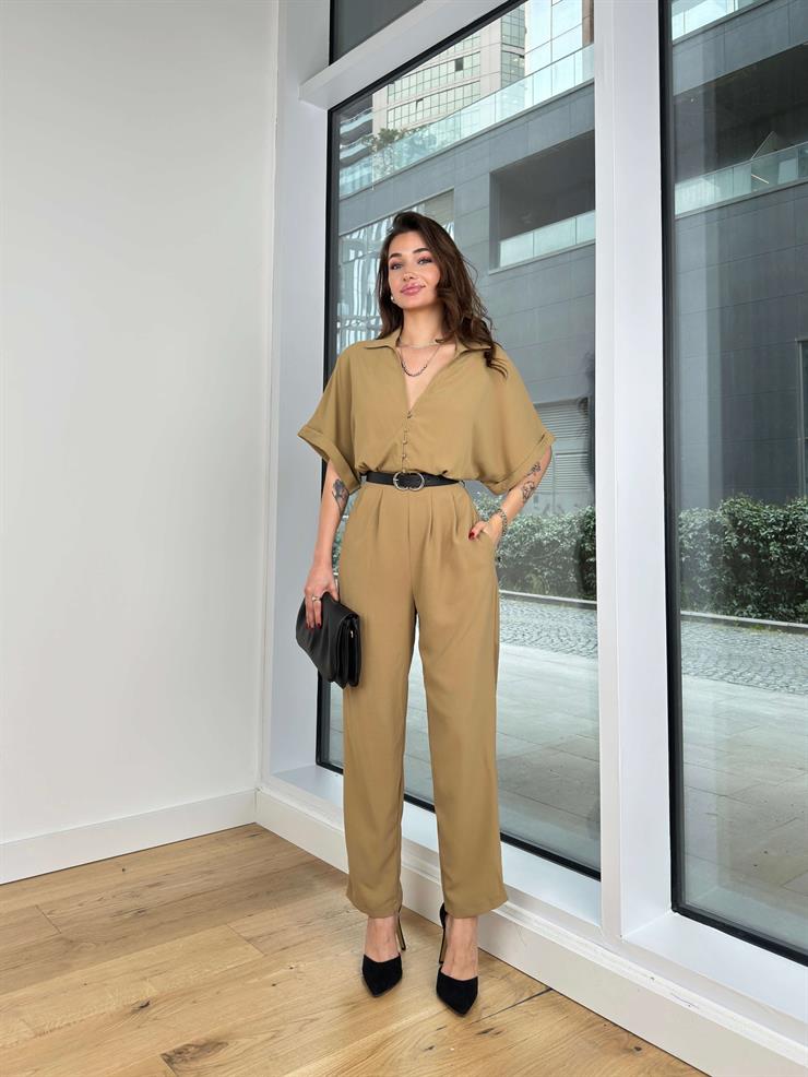 Kolları Geniş V Yaka Önü Düğmeli Pens Detaylı Cyka Kadın Bej Cepli Tulum 24Y322