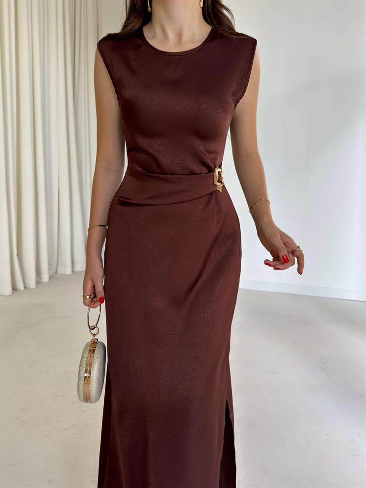 Bel Aksesuarı Detaylı Yırtmaçlı Maxi Boy Dalinma Kahve Kadın elbise 26K001