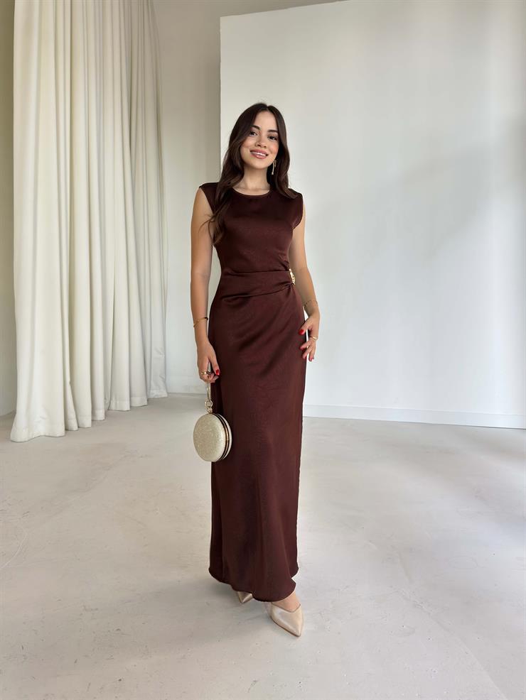 Bel Aksesuarı Detaylı Yırtmaçlı Maxi Boy Dalinma Kahve Kadın elbise 26K001