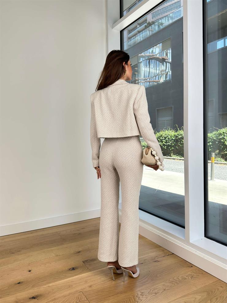 Omuz Vatkalı Önü Düğmeli Crop Ceket Yüksek Bel Bol Paça Pantolon Darja Kadın Taş Takım 25K050