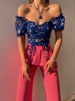 Kelebekli Açık Omuz Drapeli Dasia Kadın Saks Crop Bluz 22K000618