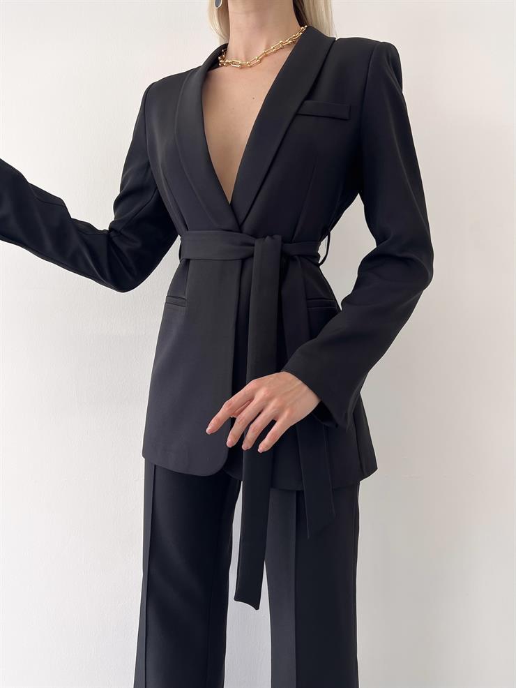 Kruvaze Yaka Belden Kuşaklı Ceket Yüksek Bel Bol Paça Pantolon Defınır Kadın Siyah Takım 23Y000252