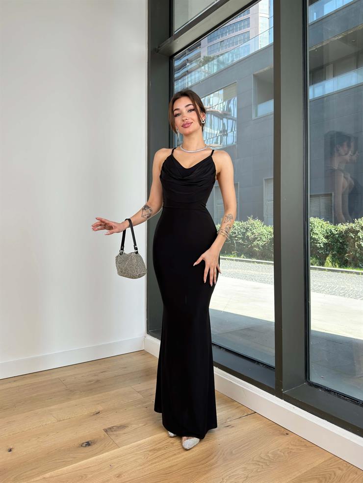 Degaje Yaka İnce Arkadan Çapraz Askılı Uliana Kadın Siyah Elbise 23Y000152