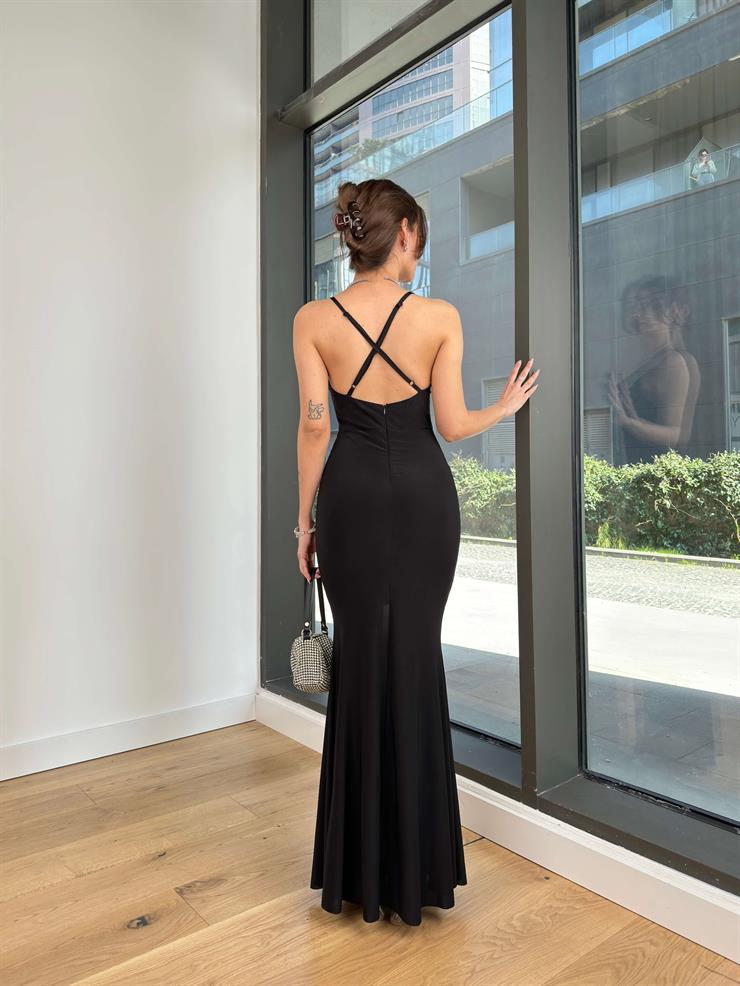 Degaje Yaka İnce Arkadan Çapraz Askılı Uliana Kadın Siyah Elbise 23Y000152