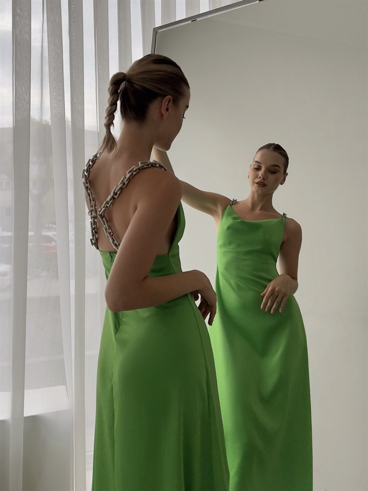 Degaje Yaka Saten Sırt Dekolteli  Zincir Askılı Larina Kadın Yeşil Midi Elbise 22Y000364