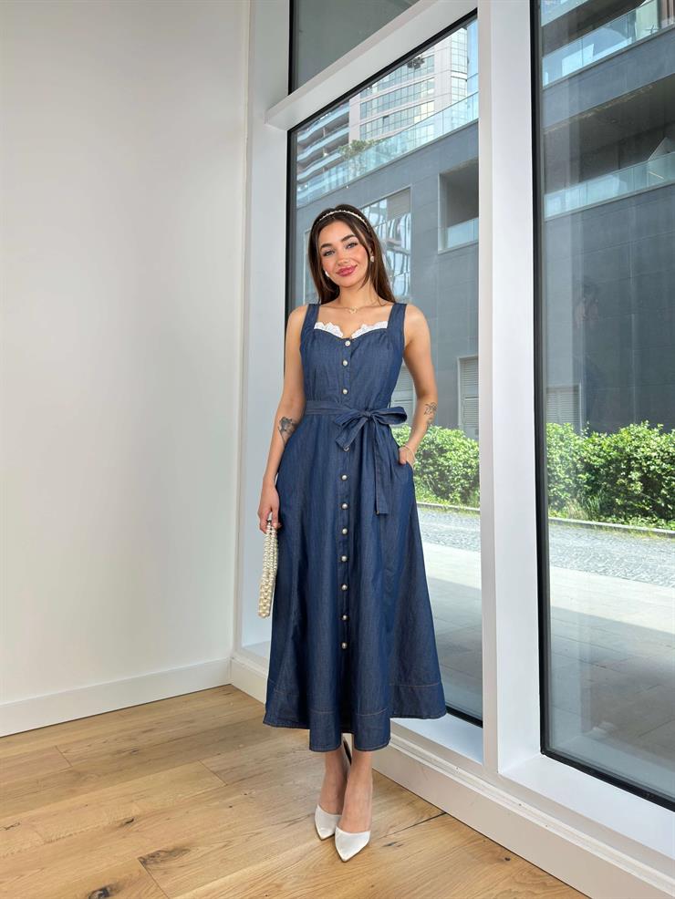 Kalın Askılı Kalp Yaka Önü Dantel Detaylı Önü Düğmeli Belden Kuşaklı Denia Kadın Mavi Kot Elbise 24Y580