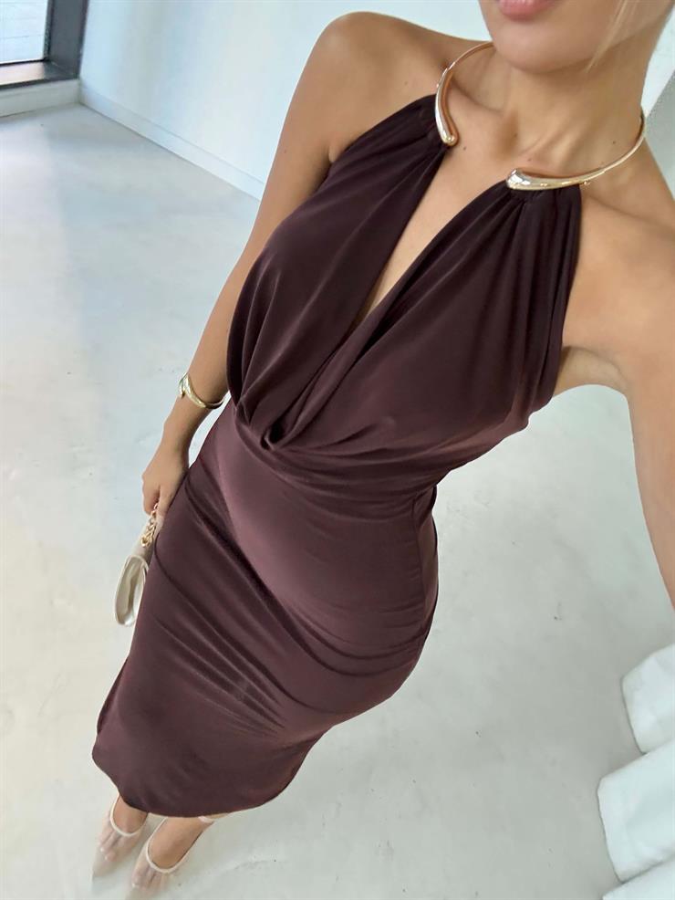 Boyundan Aksesuarlı Yandan Yırtmaçlı Midi Denli Kahve Kadın Elbise 26K086