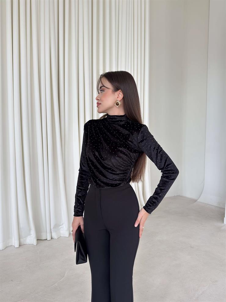 Taşlı Boğazlı Drape Detaylı Kadife Denlida Siyah Kadın Bluz 26K341