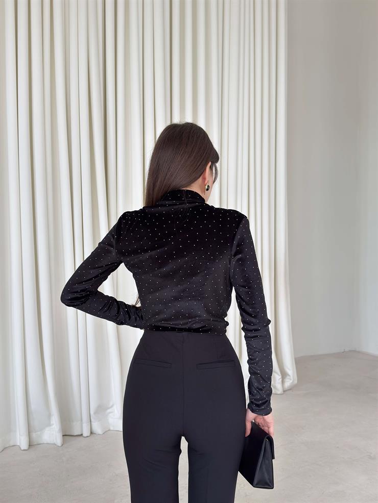 Taşlı Boğazlı Drape Detaylı Kadife Denlida Siyah Kadın Bluz 26K341