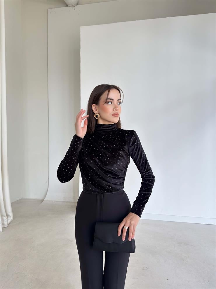 Taşlı Boğazlı Drape Detaylı Kadife Denlida Siyah Kadın Bluz 26K341
