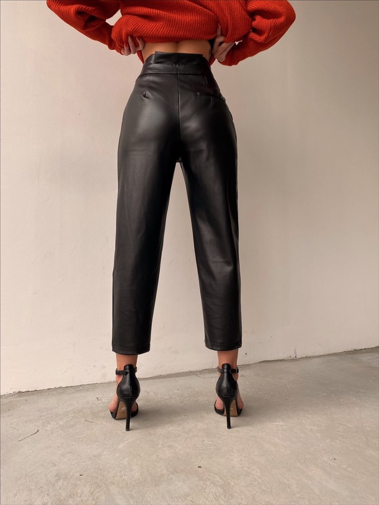 Deri Beli Pileli Havuç Paça Kadın Siyah Pantolon 22K000380