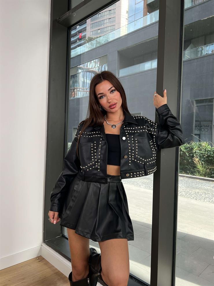 Zımba Detaylı Vegan Deri Kadın Siyah Crop Mont 24k000183