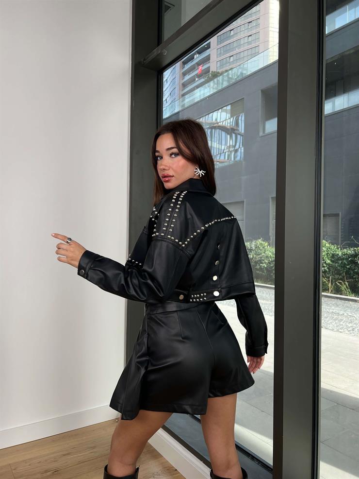 Zımba Detaylı Vegan Deri Kadın Siyah Crop Mont 24k000183