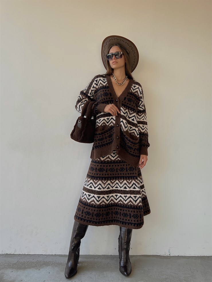 Derin V Yaka Düğme Kapamalı Yanları Cepli Trula Kadın Kahve Triko Takım 23K000064