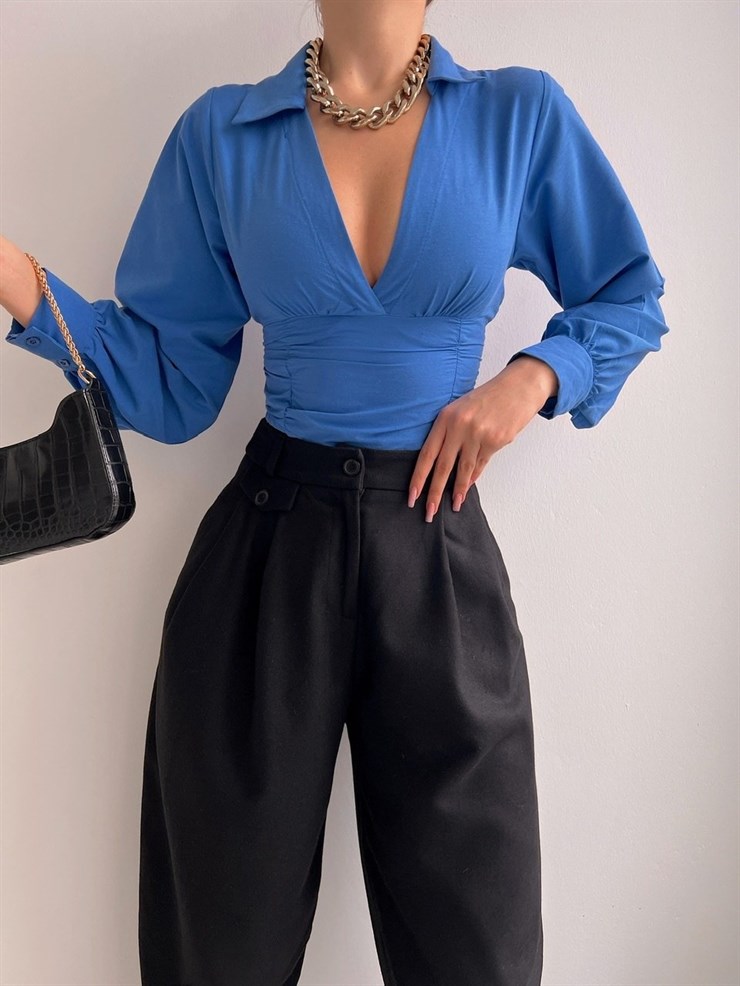 Derin V Yaka Önü Büzgülü Pamuk Kadın Mavi Gömlek 22K000497